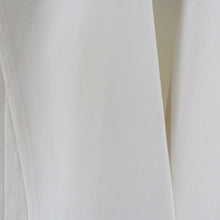 Load image into Gallery viewer, 襦袢 礼装用 白色ｘ金色ｘ銀色 箔入り 小梅模様 正絹 地紋入り 半衿付き 広衿 長襦袢 仕立て上がり 女性着物用 身丈130cm