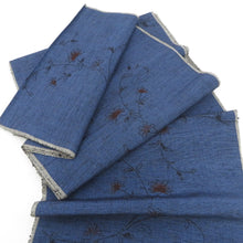 Load image into Gallery viewer, 反物 紬 結城紬 着尺 正絹 紺色ｘ黒色 花模様 女性着物用 箱付き 証紙付き 生地 未仕立て カジュアル 普段着物 和裁練習 洋服リメイク 長さ1200cm