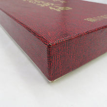 Load image into Gallery viewer, 反物 紬 結城紬 着尺 正絹 紺色ｘ黒色 花模様 女性着物用 箱付き 証紙付き 生地 未仕立て カジュアル 普段着物 和裁練習 洋服リメイク 長さ1200cm