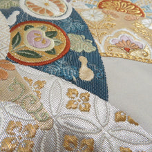 Load image into Gallery viewer, 袋帯 源氏車紋様 ベージュ地 金糸銀糸 金色ｘ多色 カラフル 六通柄 フォーマル向け 仕立て上がり 着物帯 長さ440cm