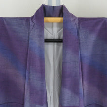 画像をギャラリービューアに読み込む, 紬 着物 洒落袋帯とセット 漢方染め 菅原結 落款入り 作家物 紫色 ぼかし 斜め縞模様 広衿 正絹 仕立て上がり着物 身丈162cm