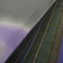 画像をギャラリービューアに読み込む, 紬 着物 洒落袋帯とセット 漢方染め 菅原結 落款入り 作家物 紫色 ぼかし 斜め縞模様 広衿 正絹 仕立て上がり着物 身丈162cm
