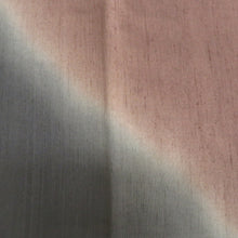 画像をギャラリービューアに読み込む, 紬 着物 洒落袋帯とセット 漢方染め 菅原結 落款入り 作家物 紫色 ぼかし 斜め縞模様 広衿 正絹 仕立て上がり着物 身丈162cm