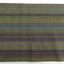 画像をギャラリービューアに読み込む, 紬 着物 洒落袋帯とセット 漢方染め 菅原結 落款入り 作家物 紫色 ぼかし 斜め縞模様 広衿 正絹 仕立て上がり着物 身丈162cm