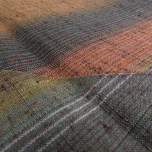 画像をギャラリービューアに読み込む, 紬 着物 洒落袋帯とセット 漢方染め 菅原結 落款入り 作家物 紫色 ぼかし 斜め縞模様 広衿 正絹 仕立て上がり着物 身丈162cm