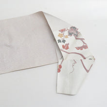 画像をギャラリービューアに読み込む, 名古屋帯 八寸帯 カジュアル 正絹 白色ｘ薄茶色ｘ薄緑色 葡萄紋様 六通柄 カジュアル 仕立て上がり 着物帯 長さ351cm