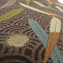 画像をギャラリービューアに読み込む, 袋帯 洒落袋帯 正絹 茶色系 小豆色ｘ薄紫色ｘオリーブグリーン 青海波に植物模様 全通柄 仕立て上がり 着物帯 長さ440cm