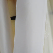 画像をギャラリービューアに読み込む, 襦袢 長襦袢 白系 フォーマル向け クリーム色 地紋入り 花模様 衣文抜き付き 正絹 半衿付き 広衿 仕立て上がり 女性着物用 身丈132cm