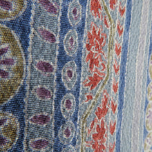 画像をギャラリービューアに読み込む, 小紋 袷 青色ｘエンジ色ｘ多色 染め模様 エスニック調 更紗模様 正絹 バチ衿 仕立て上がり着物 身丈158cm