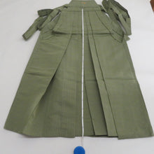 Load image into Gallery viewer, 袴 男性用 米沢織 余り布付き 行燈袴 絹 紐下約89.2cm 緑色ｘ黒色ｘ灰色 男物はかま 仕立て上がり