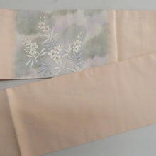 画像をギャラリービューアに読み込む, 名古屋帯 ベージュピンク色ｘ白色 小花紋様 刺繍入り お太鼓柄 織文様 正絹 カジュアル 仕立て上がり 着物帯 長さ343cm