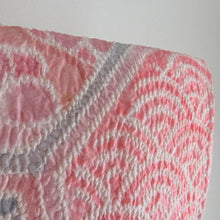 画像をギャラリービューアに読み込む, 羽織 正絹 絞り 白色ｘピンク色ｘ灰色 亀甲に花模様 着物コート 着物用 ちりよけ 防寒 上着 リメイク シルク 身丈78cm