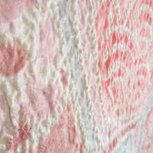 画像をギャラリービューアに読み込む, 羽織 正絹 絞り 白色ｘピンク色ｘ灰色 亀甲に花模様 着物コート 着物用 ちりよけ 防寒 上着 リメイク シルク 身丈78cm