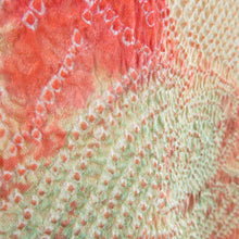 画像をギャラリービューアに読み込む, 羽織 正絹 絞り 黄色ｘオレンジ色ｘ赤色ｘ緑色 水面に葉柄 着物コート 着物用 ちりよけ 防寒 上着 リメイク シルク 身丈77.5cm