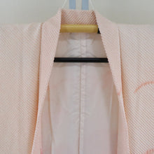 画像をギャラリービューアに読み込む, 羽織 正絹 絞り サーモンピンク色ｘオレンジ色ｘ灰色 雪輪に花柄 着物コート 着物用 ちりよけ 防寒 上着 リメイク シルク 身丈78.5cm