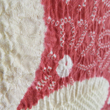 画像をギャラリービューアに読み込む, 羽織 正絹 絞り クリーム色ｘエンジ色 花柄 着物コート 着物用 ちりよけ 防寒 上着 リメイク シルク 身丈76.5cm