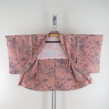 画像をギャラリービューアに読み込む, 羽織 表地正絹 裏地ポリエステル ベージュ色ｘ紫色 草木染め 御所車に花々模様 着物コート 着物用 ちりよけ 防寒 上着 リメイク シルク 身丈76cm