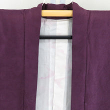 画像をギャラリービューアに読み込む, 羽織 正絹 紫色 地模様 地紙文模様 扇子に波 着物コート 着物用 ちりよけ 防寒 上着 リメイク シルク 身丈76.5cm
