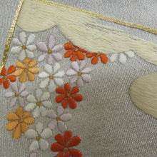 Load image into Gallery viewer, 名古屋帯 つづれ 銀色ｘ金色ｘオレンジ色ｘ多色 銀糸金糸 御所車文様 刺繍入り お太鼓柄 正絹 カジュアル 仕立て上がり 着物帯 長さ336cm