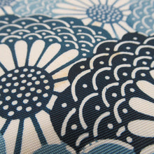 Load image into Gallery viewer, 名古屋帯 正絹 染め紋様 花青海波模様 全通柄 紺色ｘ青色ｘ白色 カジュアル 仕立て上がり 着物帯 長さ346cm