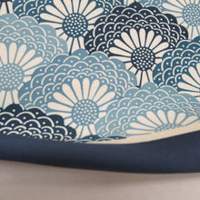 Load image into Gallery viewer, 名古屋帯 正絹 染め紋様 花青海波模様 全通柄 紺色ｘ青色ｘ白色 カジュアル 仕立て上がり 着物帯 長さ346cm