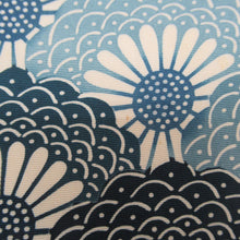 Load image into Gallery viewer, 名古屋帯 正絹 染め紋様 花青海波模様 全通柄 紺色ｘ青色ｘ白色 カジュアル 仕立て上がり 着物帯 長さ346cm