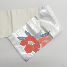 Load image into Gallery viewer, 名古屋帯 正絹 シルバー系 流水に花紋様 銀色ｘオレンジ色 六通柄 カジュアル 仕立て上がり 着物帯 長さ351cm