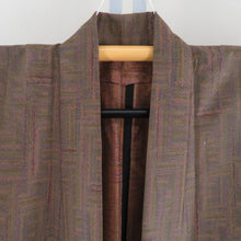画像をギャラリービューアに読み込む, ウール着物 ウール85％ 絹とナイロン15％ 単衣 茶色ｘ薄紫色ｘ辛子色 幾何学模様 バチ衿 カジュアルきもの 普段着物 仕立て上がり 身丈158cm