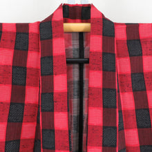 画像をギャラリービューアに読み込む, ウール着物 ウール 単衣 黒色ｘ赤色 市松に亀甲や絣など バチ衿 カジュアルきもの 普段着物 仕立て上がり 身丈159cm