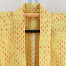 画像をギャラリービューアに読み込む, ウール着物 ウール 単衣 黄色ｘ赤色 絣模様 バチ衿 カジュアルきもの 普段着物 仕立て上がり 身丈155cm