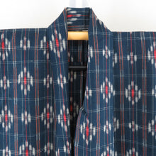 画像をギャラリービューアに読み込む, ウール着物 ウール 単衣 紺色ｘ赤色ｘ白色 幾何学模様 広衿 カジュアルきもの 普段着物 仕立て上がり 身丈156cm