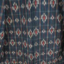 画像をギャラリービューアに読み込む, ウール着物 ウール 単衣 紺色ｘ赤色ｘ白色 幾何学模様 広衿 カジュアルきもの 普段着物 仕立て上がり 身丈156cm