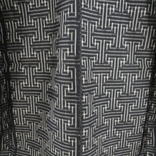 画像をギャラリービューアに読み込む, ウール着物 ウール 単衣 黒色ｘ白色 幾何学模様 バチ衿 カジュアルきもの 普段着物 仕立て上がり 身丈145cm