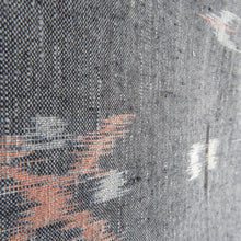 画像をギャラリービューアに読み込む, ウール着物 単衣 灰色ｘ薄オレンジ色 絣調模様 バチ衿 カジュアルきもの 普段着物 仕立て上がり 身丈147.5cm