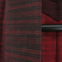 画像をギャラリービューアに読み込む, ウール着物 単衣 赤色ｘ黒色 グラデーション 横縞模様 バチ衿 カジュアルきもの 普段着物 仕立て上がり 身丈145cm