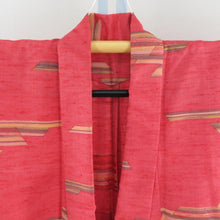 画像をギャラリービューアに読み込む, ウール着物 単衣 赤ピンク色ｘ多色 幾何学模様 バチ衿 カジュアルきもの 普段着物 仕立て上がり 身丈157cm