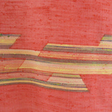 画像をギャラリービューアに読み込む, ウール着物 単衣 赤ピンク色ｘ多色 幾何学模様 バチ衿 カジュアルきもの 普段着物 仕立て上がり 身丈157cm