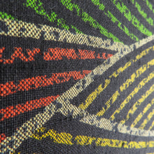 画像をギャラリービューアに読み込む, ウール着物 単衣 黒色ｘ赤色ｘ緑色ｘ黄色 幾何学模様 広衿 カジュアルきもの 普段着物 仕立て上がり 身丈152cm