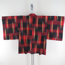 画像をギャラリービューアに読み込む, 紬 着物 アンサンブル 羽織付 縦縞模様 袷 バチ衿 黒色ｘ赤色ｘ黄緑色 ぼかし カラフル 正絹 カジュアル 仕立て上がり 身丈165cm