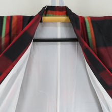 画像をギャラリービューアに読み込む, 紬 着物 アンサンブル 羽織付 縦縞模様 袷 バチ衿 黒色ｘ赤色ｘ黄緑色 ぼかし カラフル 正絹 カジュアル 仕立て上がり 身丈165cm