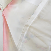 Load image into Gallery viewer, 小紋 袷 クリームイエローｘ黄緑ｘ多色 季節の花々に蝶々模様 青海波地紋 正絹 バチ衿 仕立て上がり着物 カジュアル 普段着物 和洋ミックス 身丈163cm