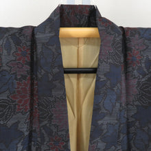 Load image into Gallery viewer, 紬 着物 袷 黒色ｘ紺色ｘエンジ色 植物柄 バチ衿 正絹 カジュアル 仕立て上がり着物 身丈156cm