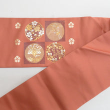 画像をギャラリービューアに読み込む, 西陣織 にしじんおり 名古屋帯 パウダーピンク色ｘ金色 金糸 正絹 お太鼓柄 丸に花鳥と桜紋様 証紙付き 仕立て上がり 着物帯 長さ360cm