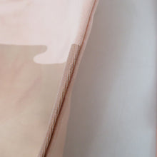 Load image into Gallery viewer, 名古屋帯 正絹 ピンク地 ピンク色ｘ薄紫色ｘ白色 四角に鶴と波紋様 金糸 お太鼓柄 仕立て上がり 着物帯 長さ353cm