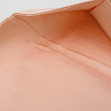 Load image into Gallery viewer, 名古屋帯 正絹 ピンク地 ピンク色ｘ薄紫色ｘ白色 四角に鶴と波紋様 金糸 お太鼓柄 仕立て上がり 着物帯 長さ353cm