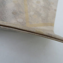 Load image into Gallery viewer, 名古屋帯 正絹 ベージュ色ｘ灰色ｘ金色 グレー系 六通柄 瓦調 焼き箔 仕立て上がり 着物帯 長さ350cm