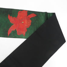 Load image into Gallery viewer, 名古屋帯 正絹 深緑色ｘ赤色ｘ黒色 お太鼓柄 花紋様 仕立て上がり 着物帯 長さ362cm