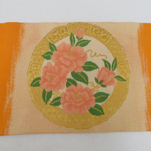 Load image into Gallery viewer, 名古屋帯 正絹 黄色ｘ金色ｘ多色 絵皿に花紋様 お太鼓柄 金糸 仕立て上がり 着物帯 長さ362cm