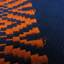 画像をギャラリービューアに読み込む, 名古屋帯 正絹 八寸帯 紺色ｘオレンジ色ｘ黄緑色 ジグザグ模様 献上柄 名古屋仕立て 全通柄 仕立て上がり 着物帯