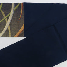 Load image into Gallery viewer, 名古屋帯 正絹 紺色ｘ金色ｘ多色 芝露紋様 六通柄 仕立て上がり 着物帯 長さ357cm